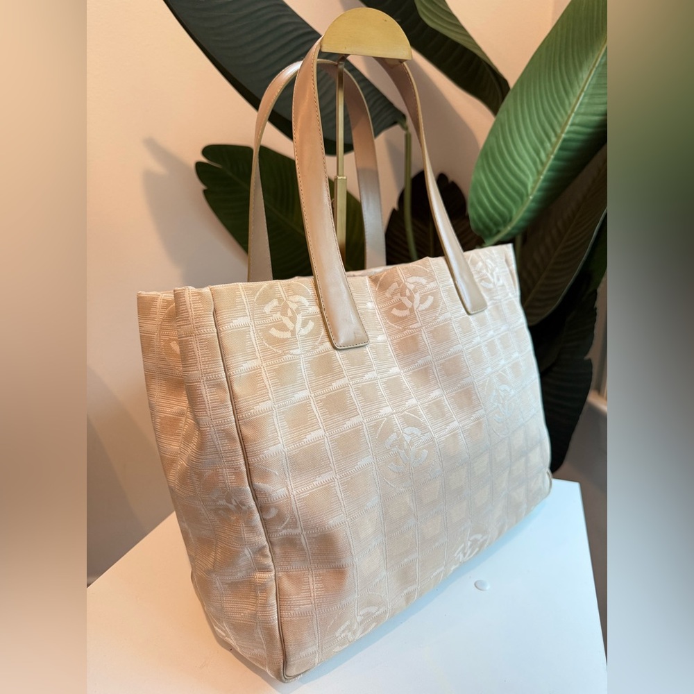 Chanel ‘Travel Line Tote’ - Picture 5 of 13